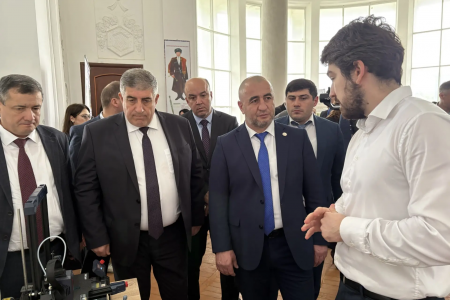 
ДГПУ развернул масштабную выставку профессий в Дагестанских Огнях
